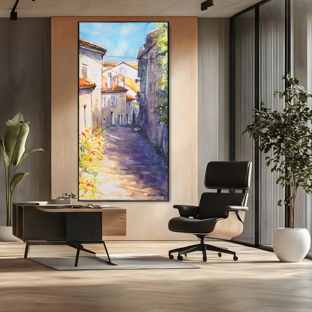 Tablou canvas cu pictura acuarela straduta insorita, in rama de aluminiu negru, pe perete intr-un birou